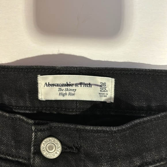 Abercrombie & Fitch Women The Skinny High Rise Black Jeans 36/22S New - Picture 3 of 10